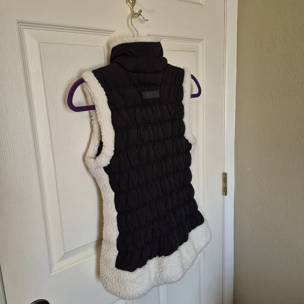 Calvin Klein Quilted Puffer Vest - Picture 4 of 4